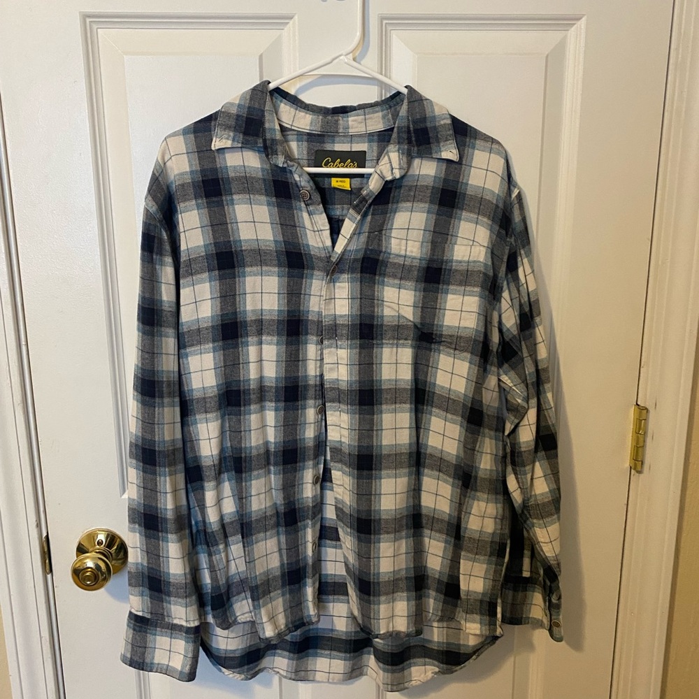 Cabela’s Navy/Tan Flannel